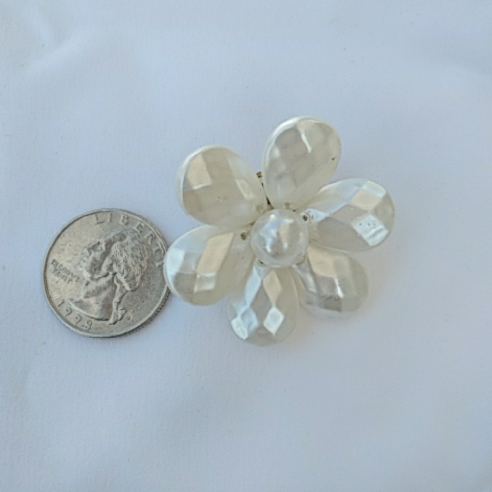 Vintage faux white pearl pin